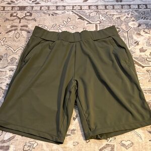 32 Cool Olive Green men’s  Shorts size large